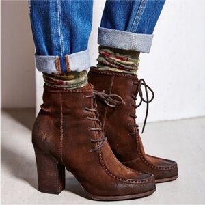 Frye Parker Moc Heeled Ankle Bootie Distressed Oil Rubbed Suede Lace Up Size 8.5